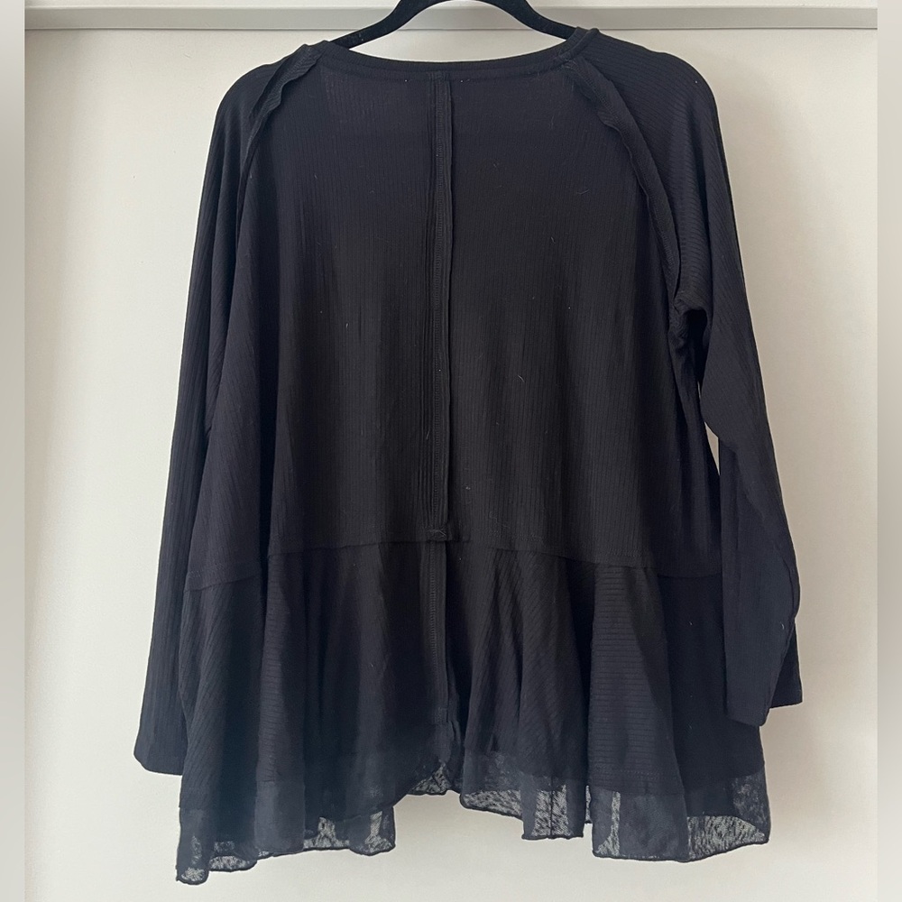 For The Republic | Ribbed Peplum V-Neck | Black | XL - Picture 2 of 2
